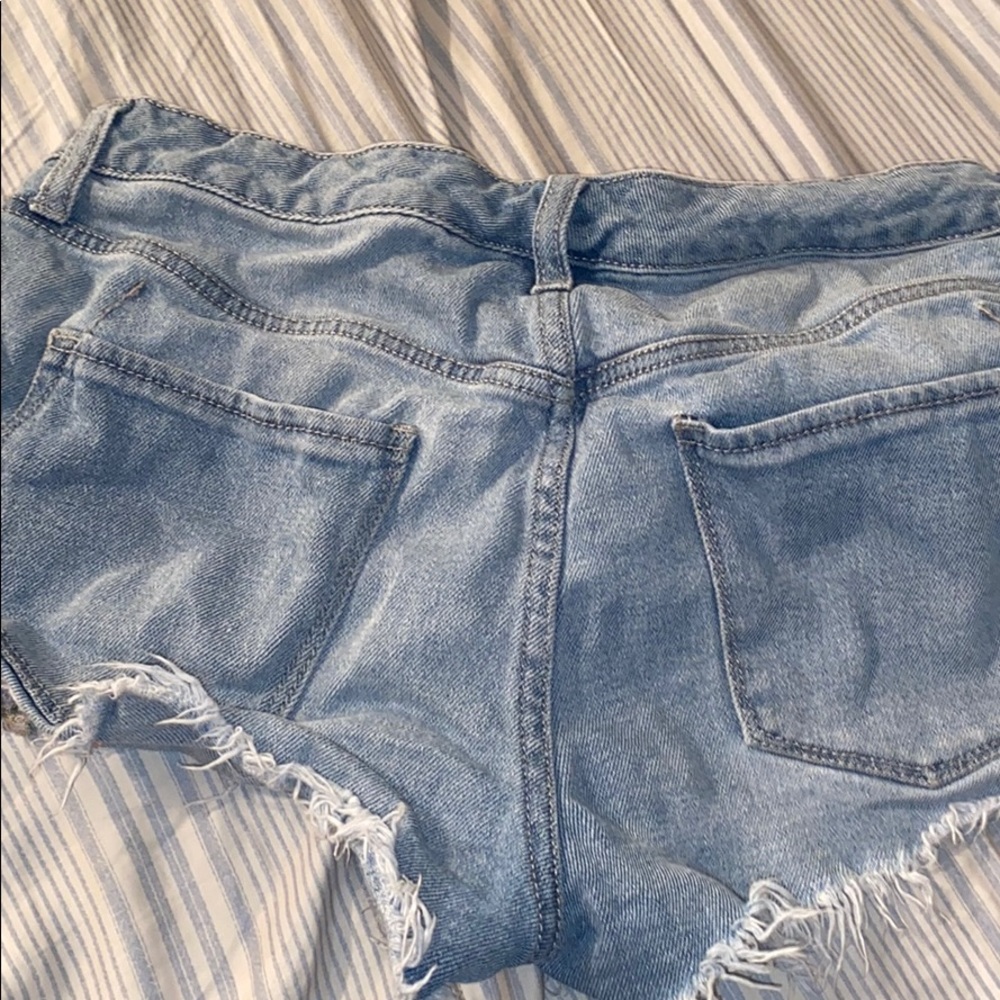 High Rise Floral Shorts - Picture 2 of 3